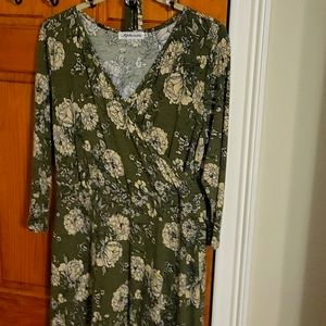 Floral dress 3/4 length sleeve.